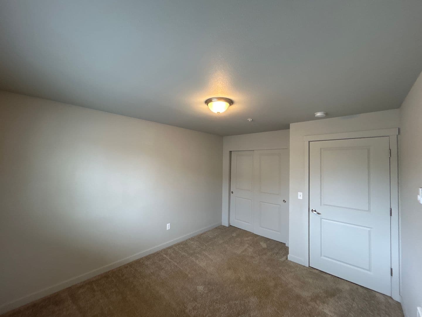 Longview Apartment: 236 30th Ave