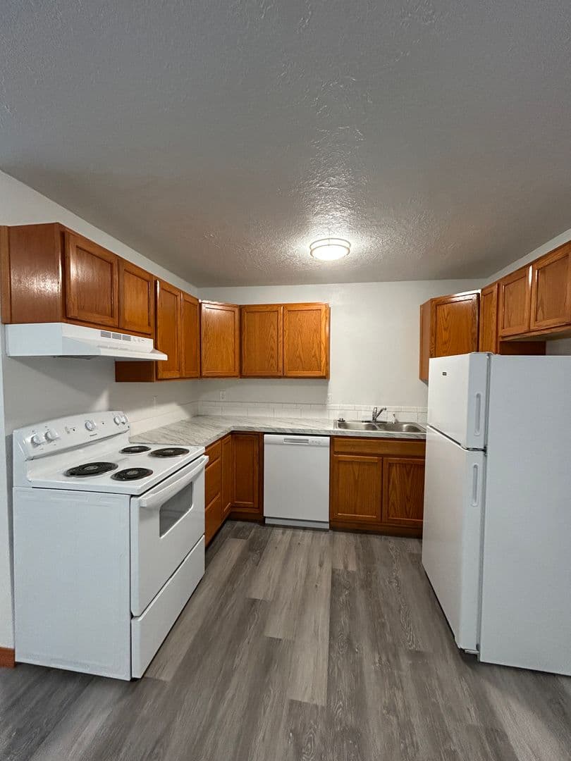 Longview Apartment: 1122 17th Ave