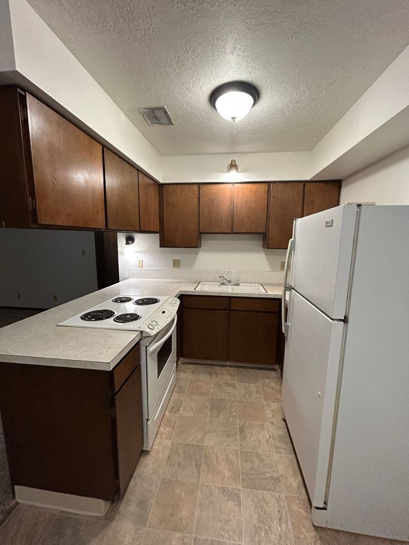 Longview Apartment: 941 16th Ave