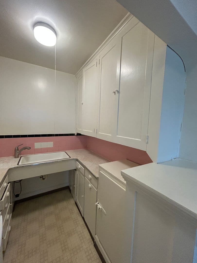 Longview Apartment: 1225 Commerce  Ave
