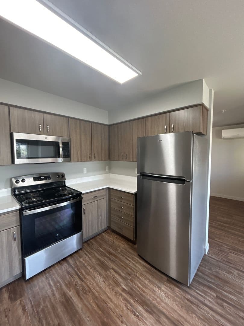 Longview Apartment: 236 30th Ave