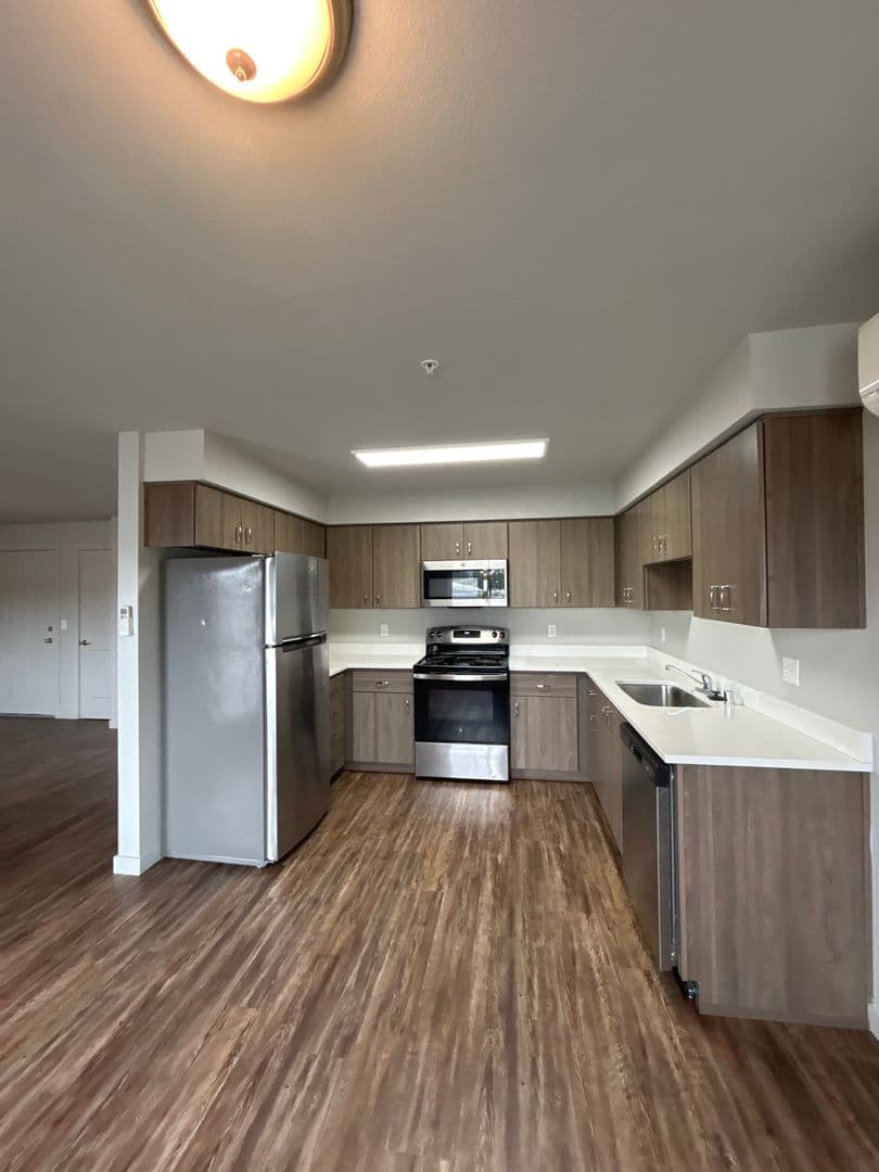 Longview Apartment: 236 30th Ave