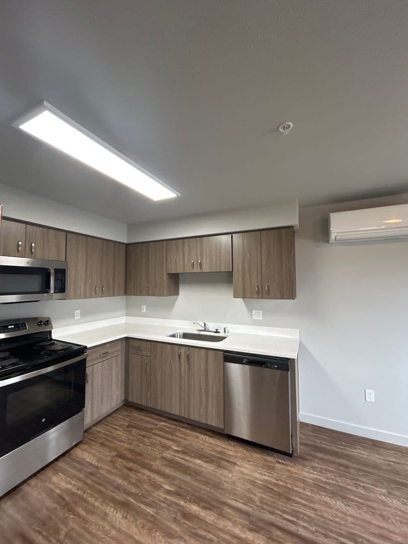 Longview Apartment: 236 30th Ave