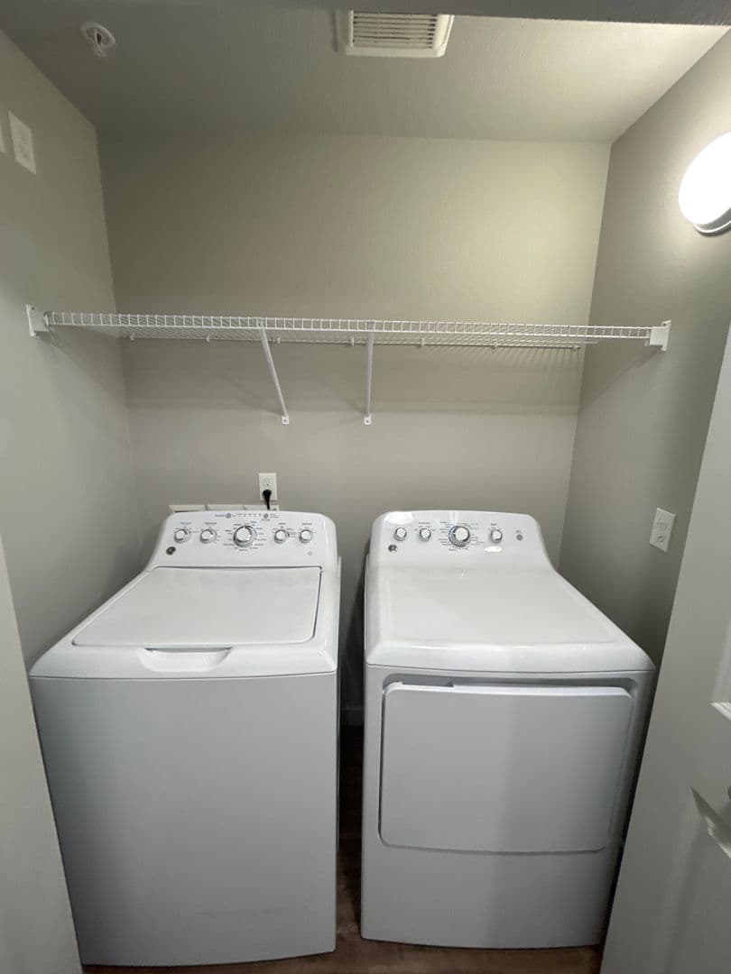 Longview Apartment: 236 30th Ave