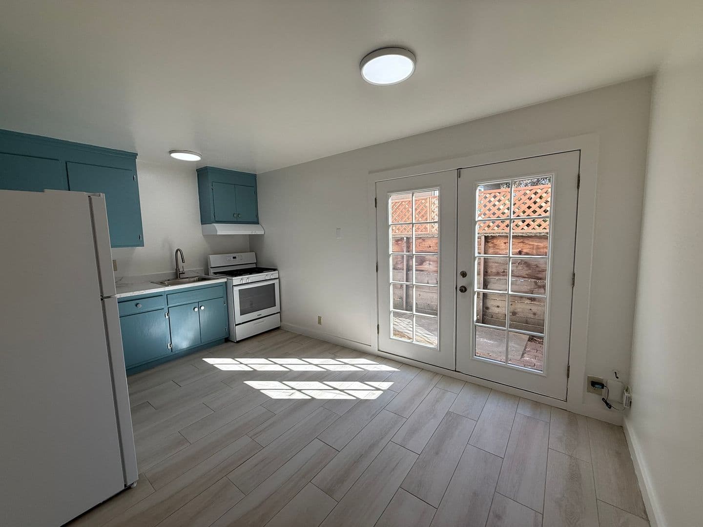 Berkeley Apartment: 1528 Woolsey St. - B