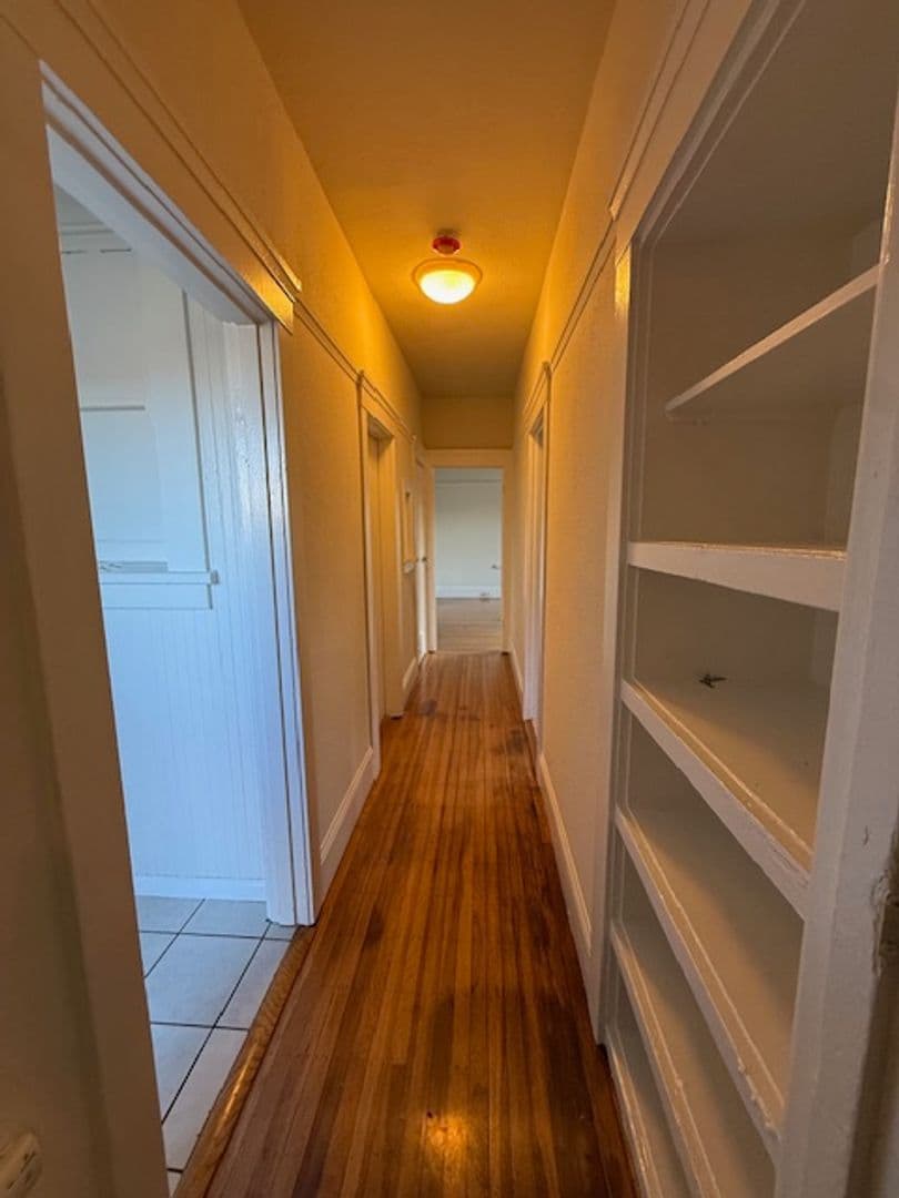 Richmond Apartment: 1401-1407  Bissell Ave