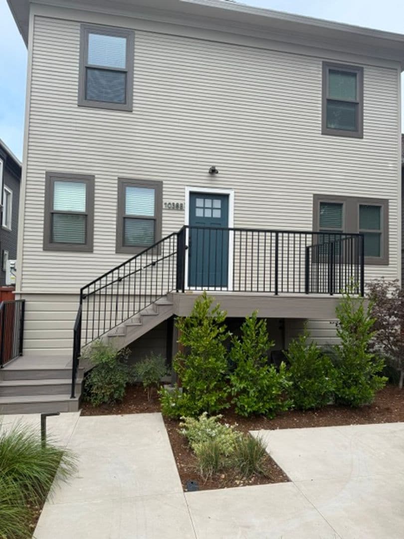 Oakland Apartment: 1038 Magnolia Street