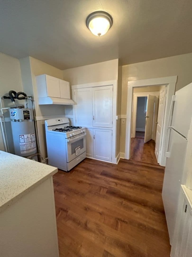 Richmond Apartment: 324 43rd St.