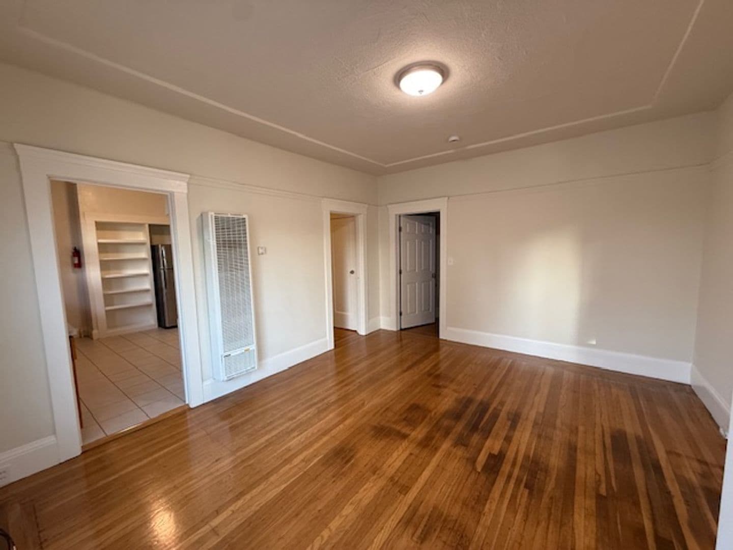 Richmond Apartment: 1401-1407  Bissell Ave