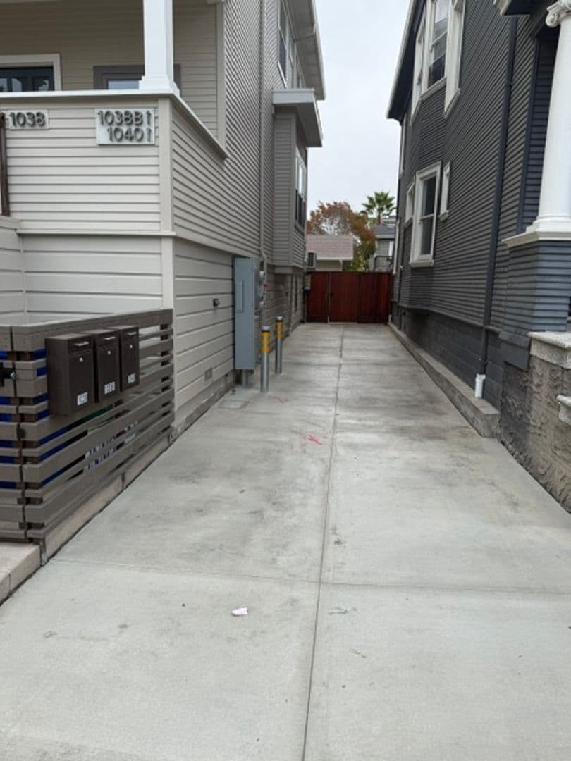 Oakland Apartment: 1038 Magnolia Street