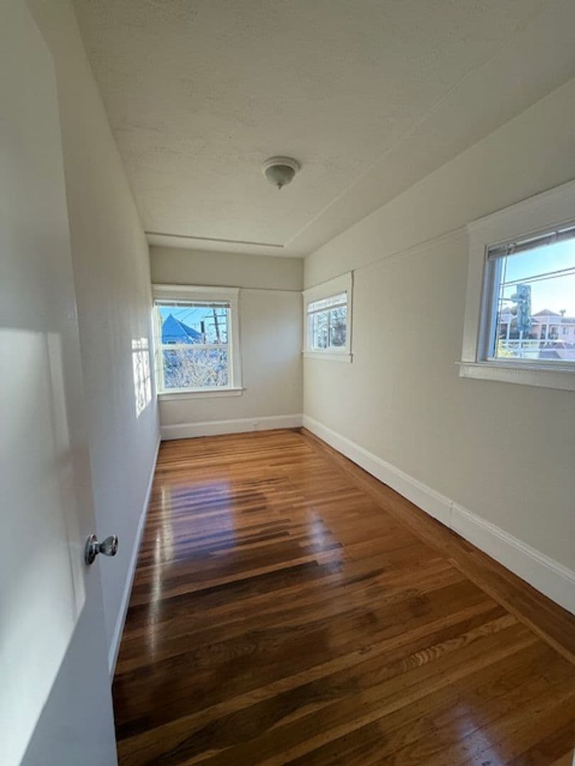 Richmond Apartment: 1401-1407  Bissell Ave
