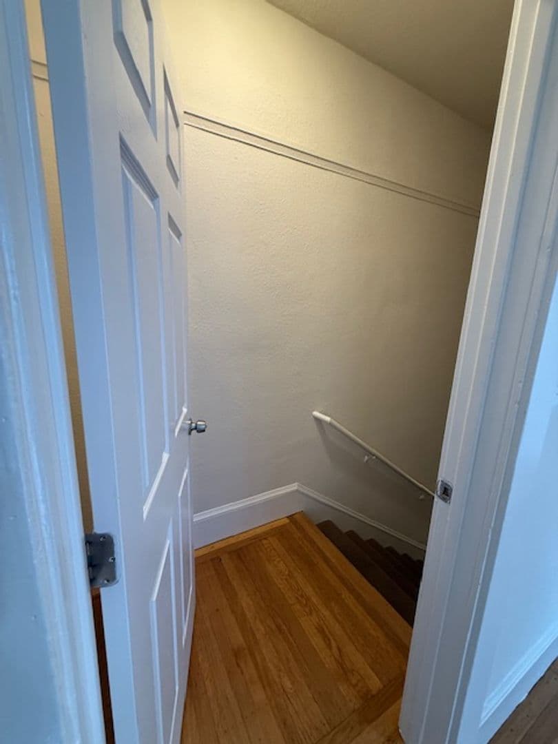 Richmond Apartment: 1401-1407  Bissell Ave