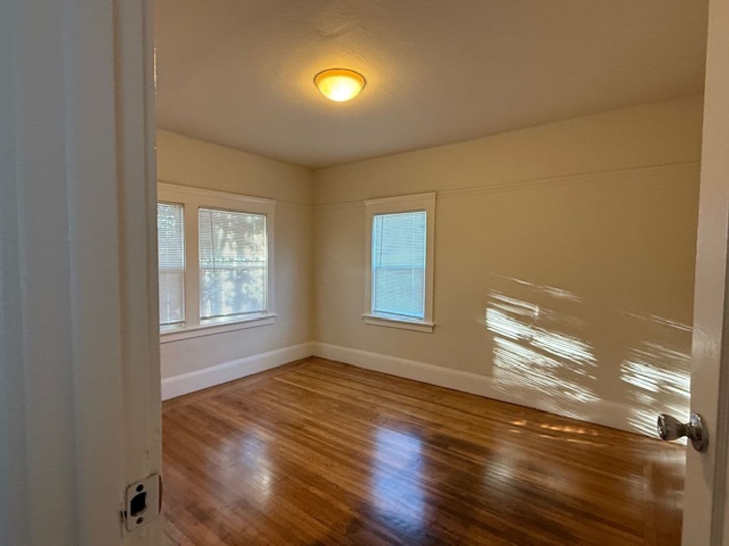 Richmond Apartment: 1401-1407  Bissell Ave