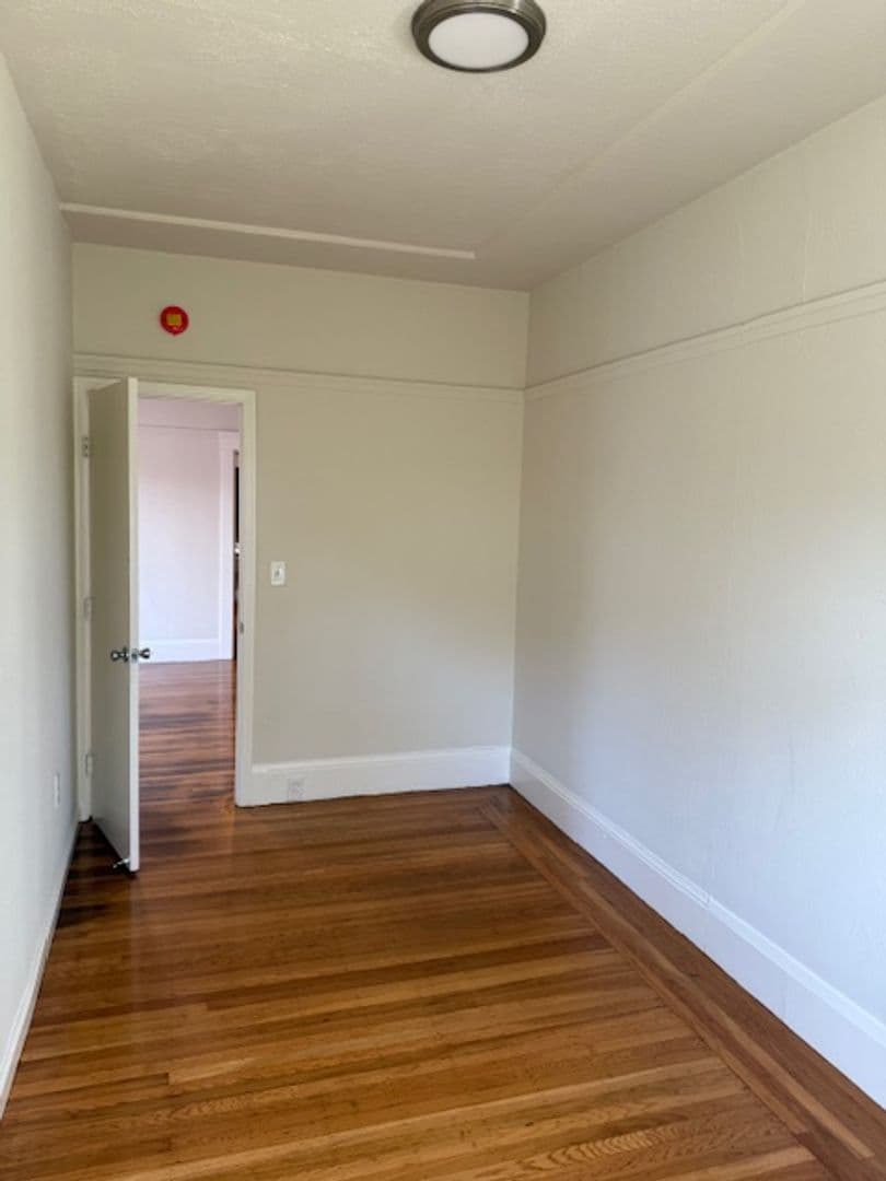 Richmond Apartment: 1401-1407  Bissell Ave