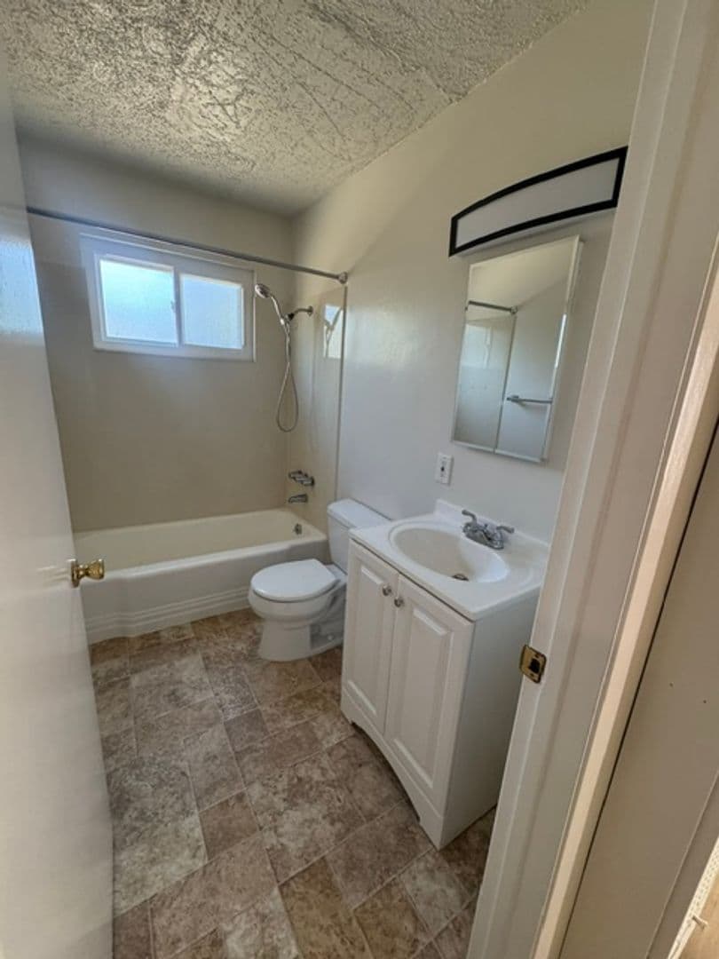 Berkeley Apartment: 1437 Ward Street