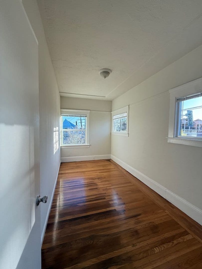 Richmond Apartment: 1401-1407  Bissell Ave
