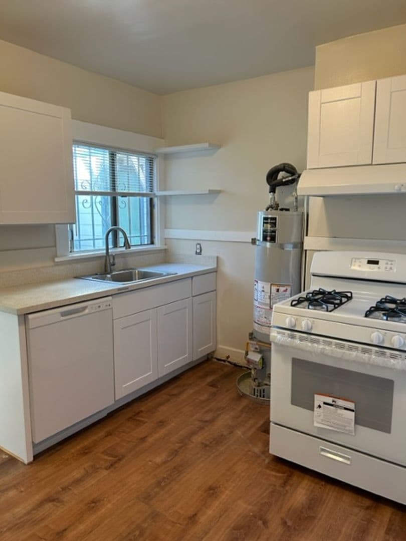 Richmond Apartment: 324 43rd St.