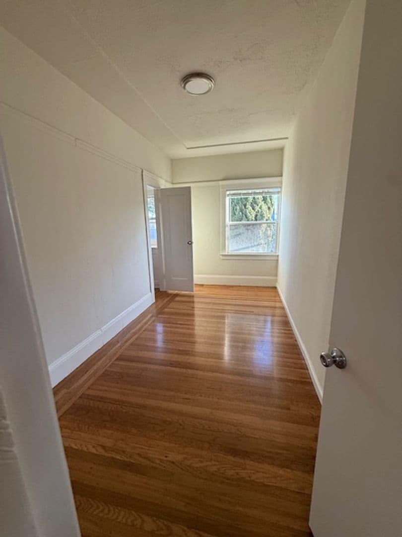 Richmond Apartment: 1401-1407  Bissell Ave