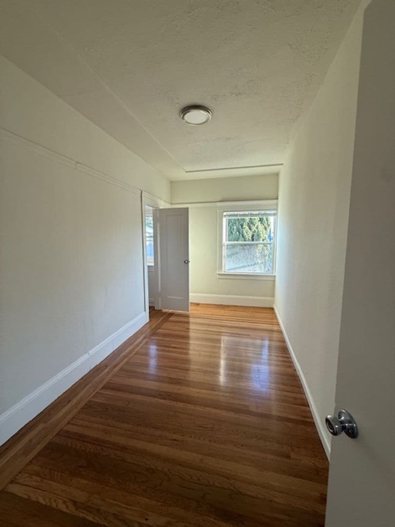 Richmond Apartment: 1401-1407  Bissell Ave