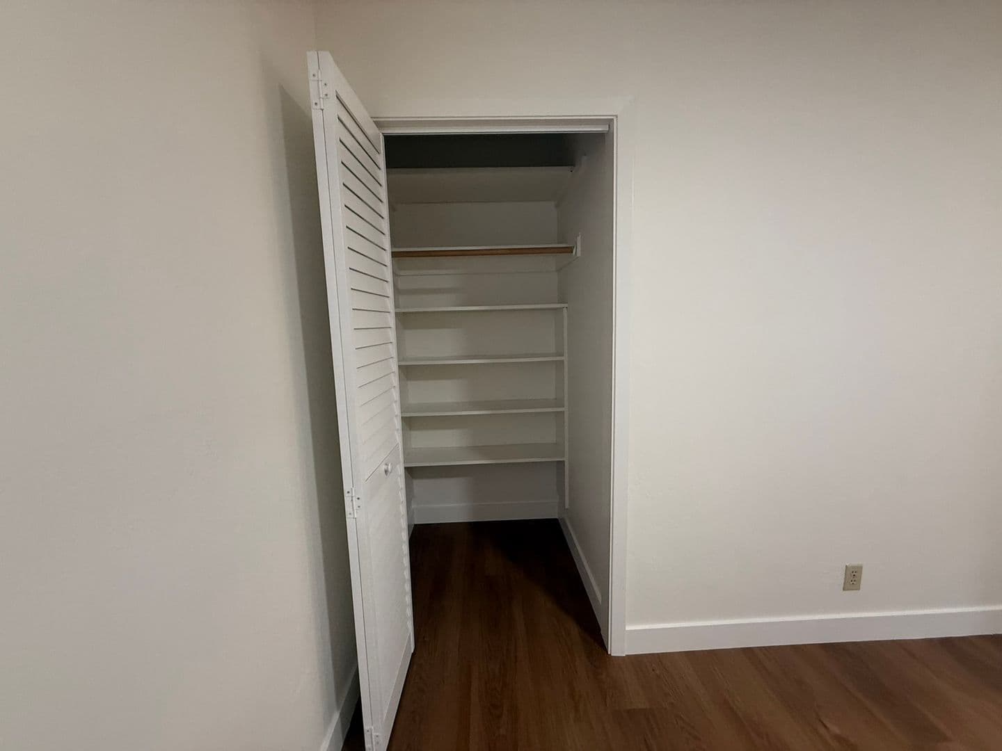 Berkeley Apartment: 1528 Woolsey St. - B