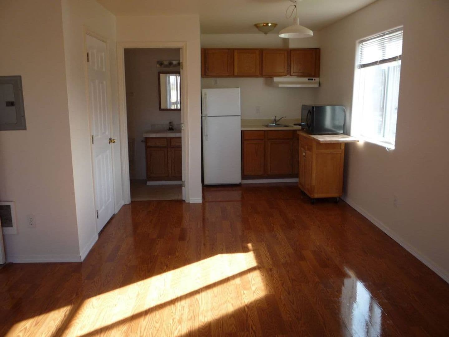 Ocean Shores Apartment: 811 Anchor Ave NW