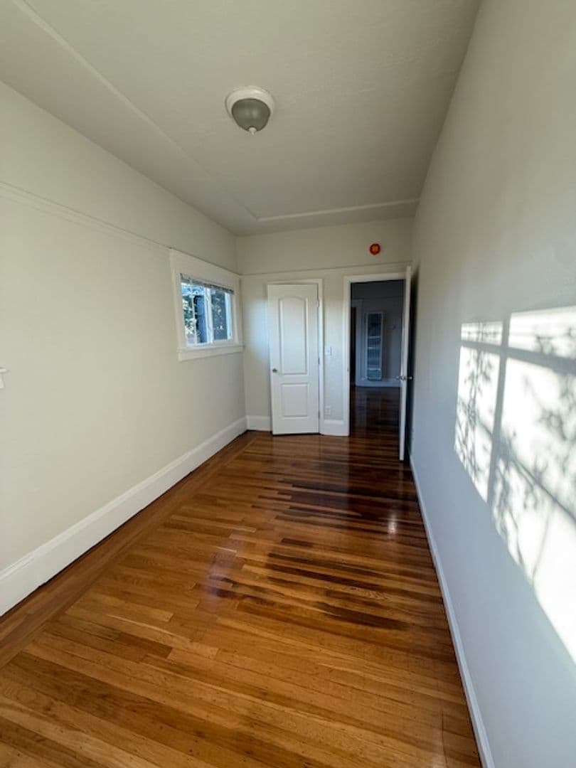 Richmond Apartment: 1401-1407  Bissell Ave