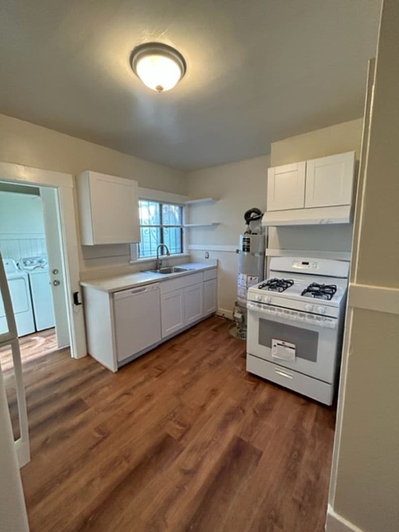 Richmond Apartment: 324 43rd St.