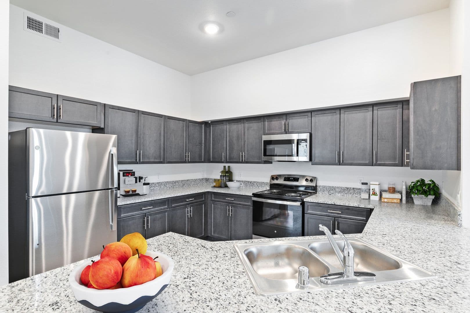 Fresno Apartment: 6338 N Cecelia Ave