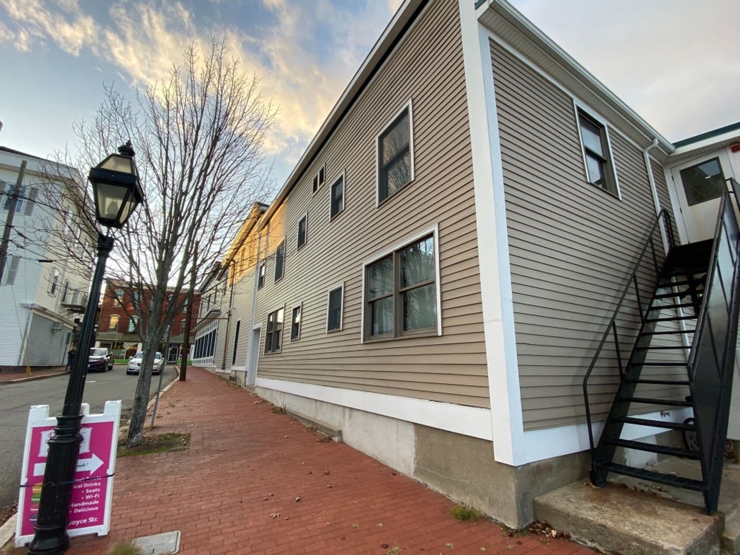 Warren Apartment: 478 Main Street