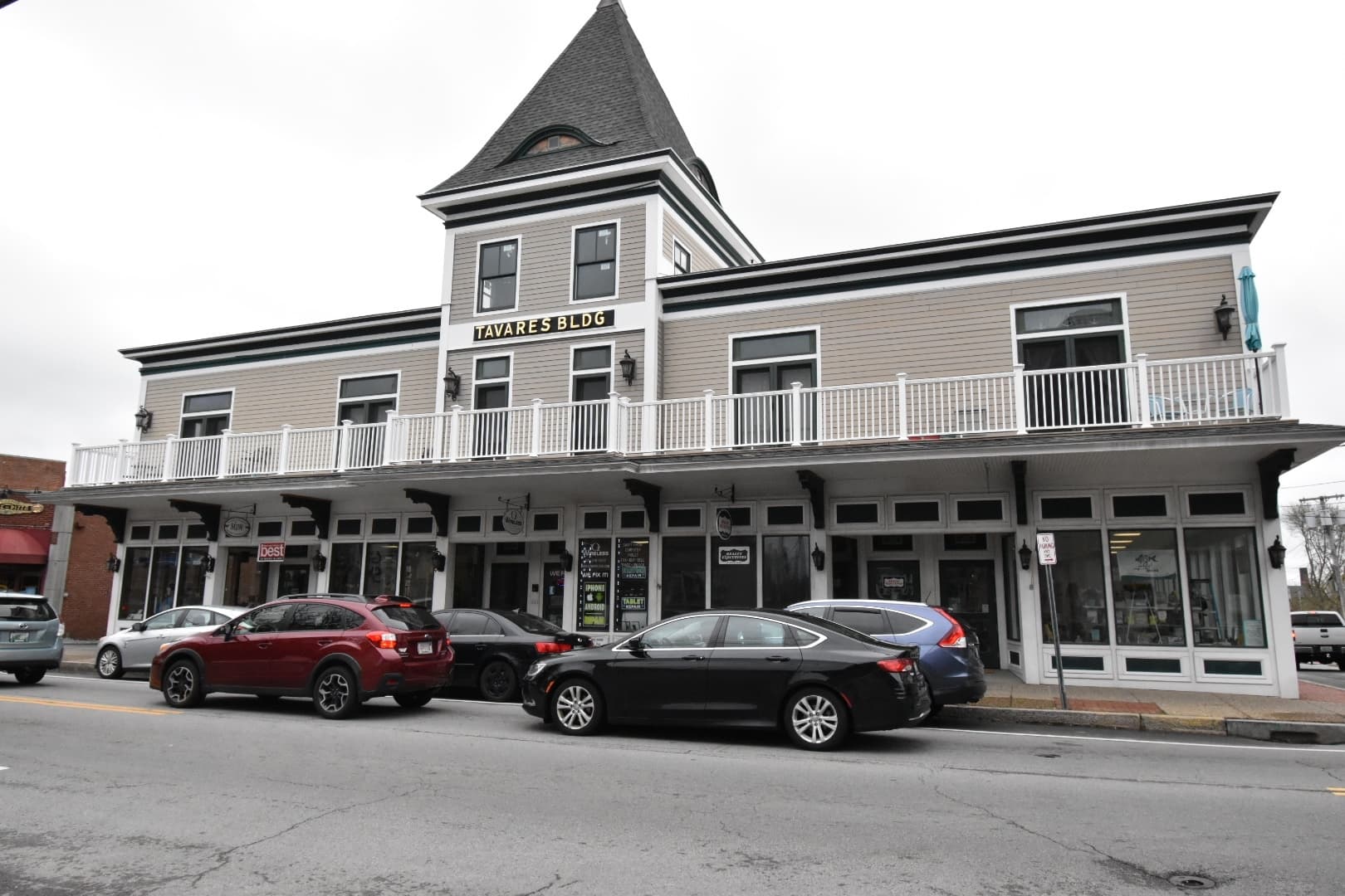 Warren Apartment: 478 Main Street