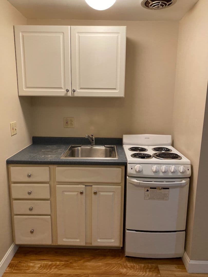 Warren Apartment: 478 Main Street