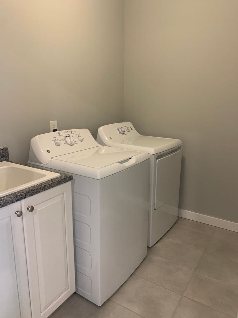 Shelby Twp Apartment: 7959 Sal Mar Way