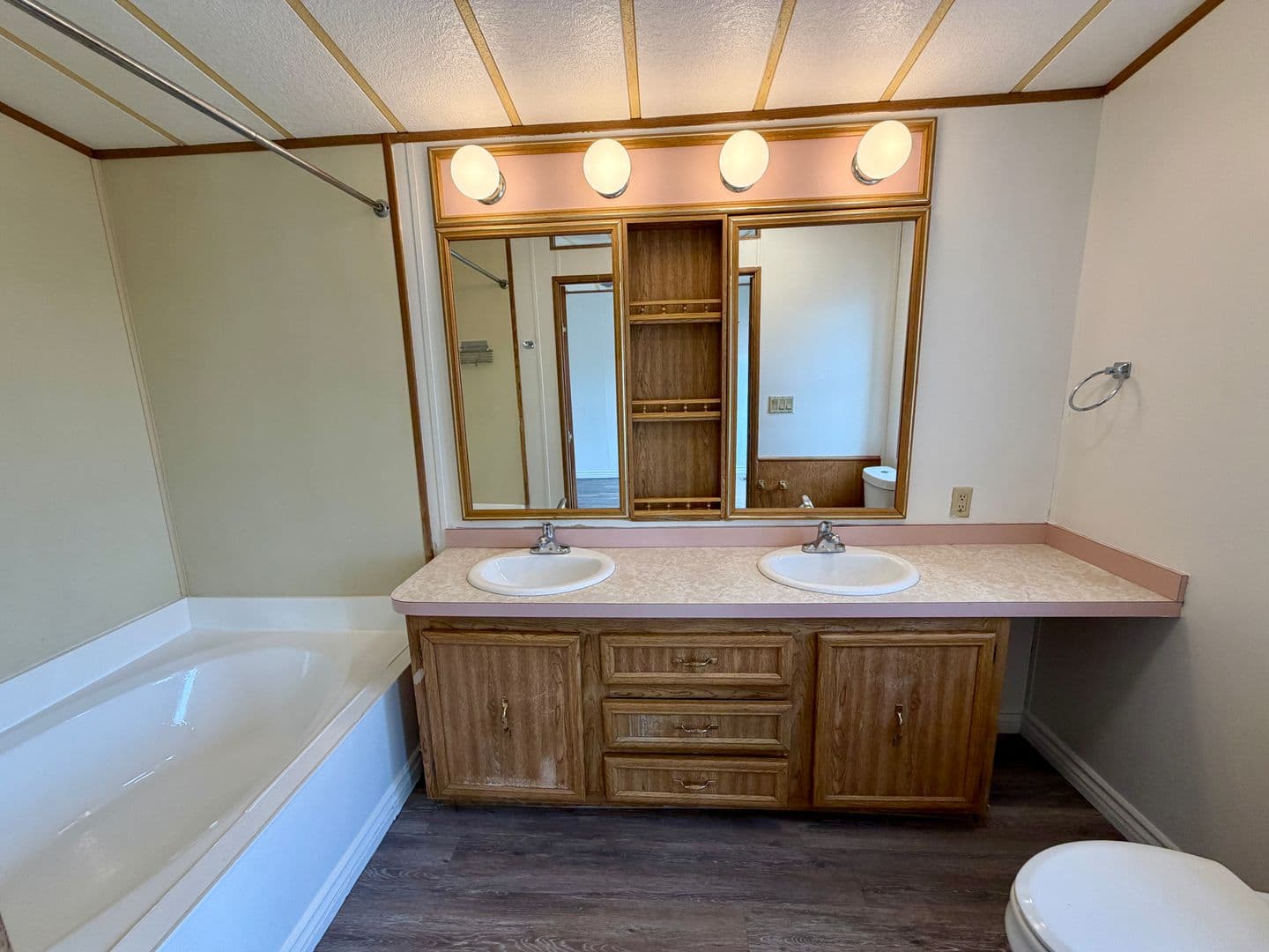 Henderson House: 230 Shoshone Lane