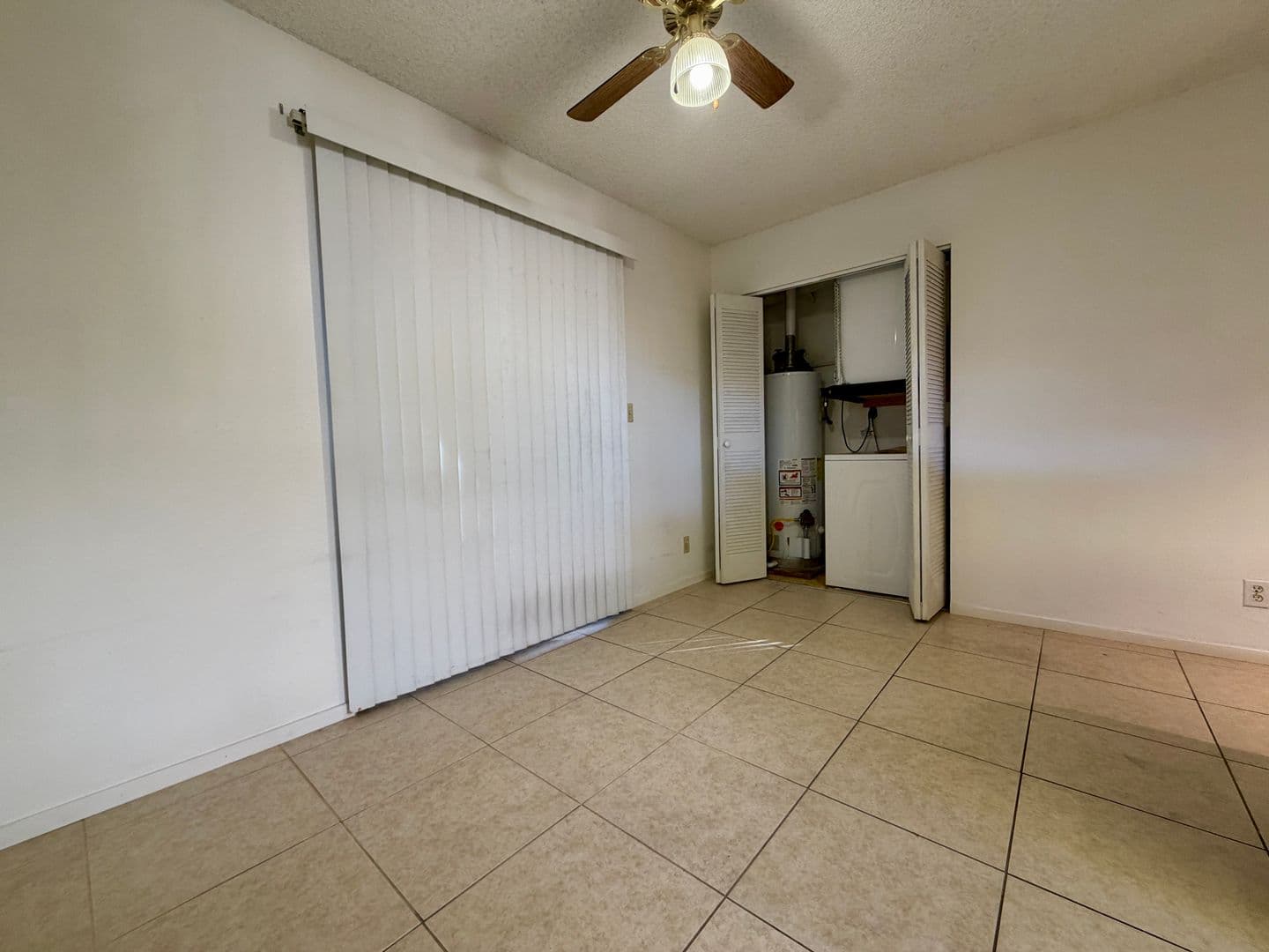 Las Vegas Townhome: 425 N Lamb Blvd. #A