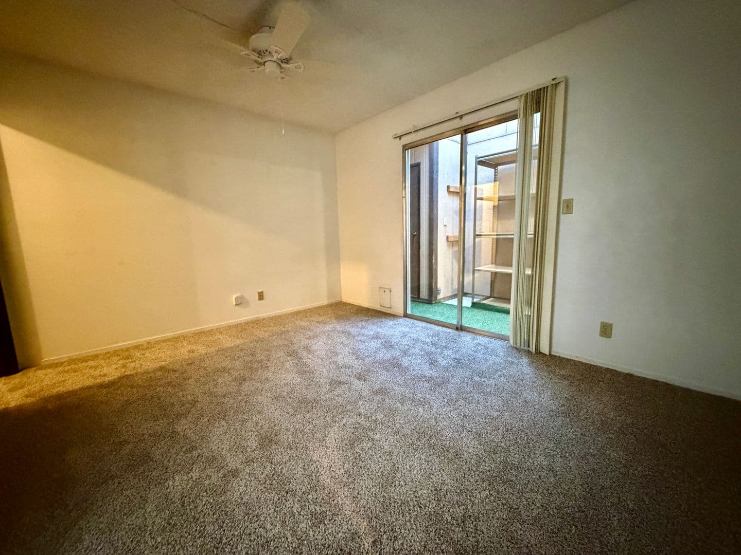 Las Vegas Townhome: 425 N Lamb Blvd. #A