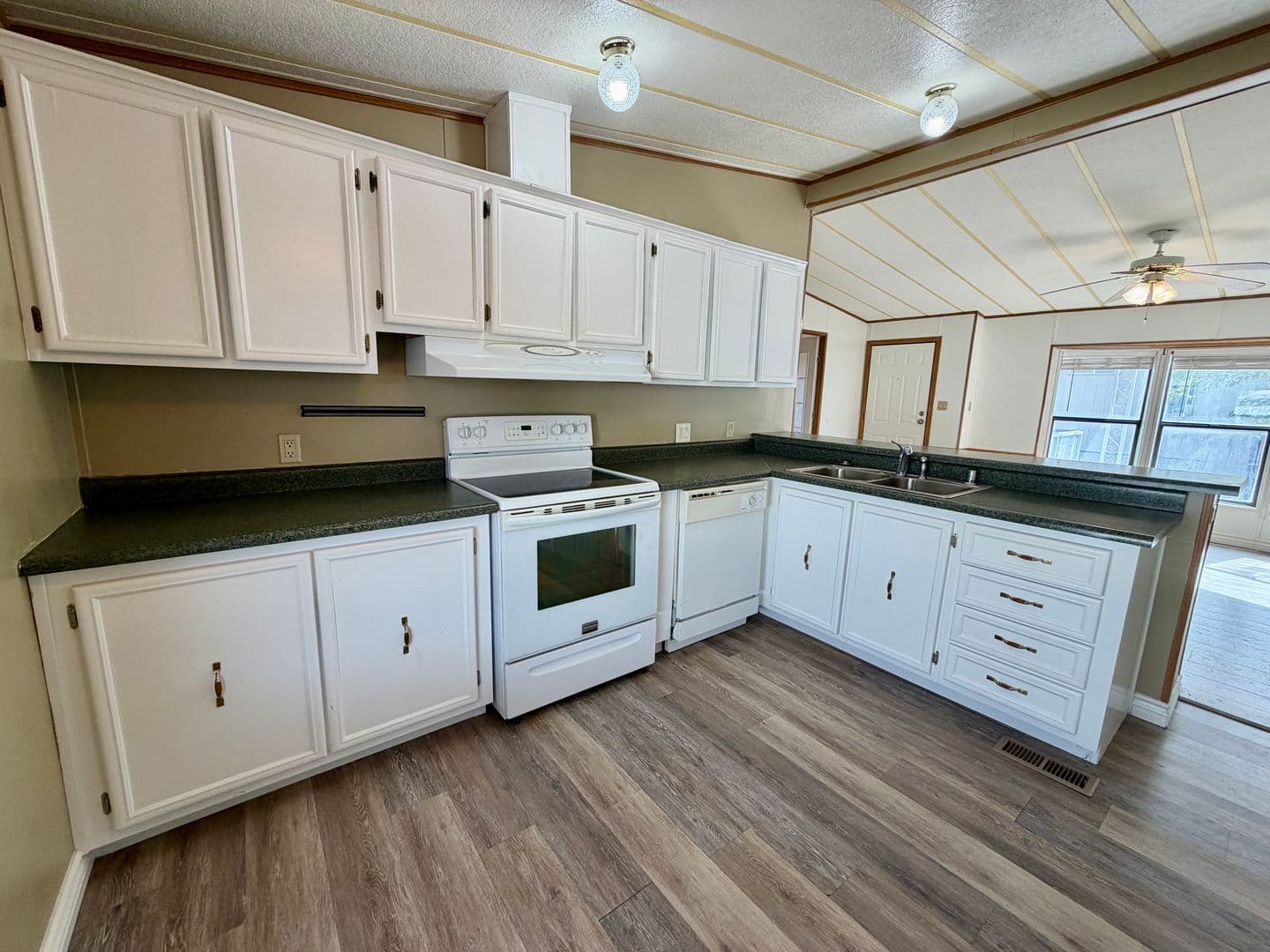Henderson House: 230 Shoshone Lane