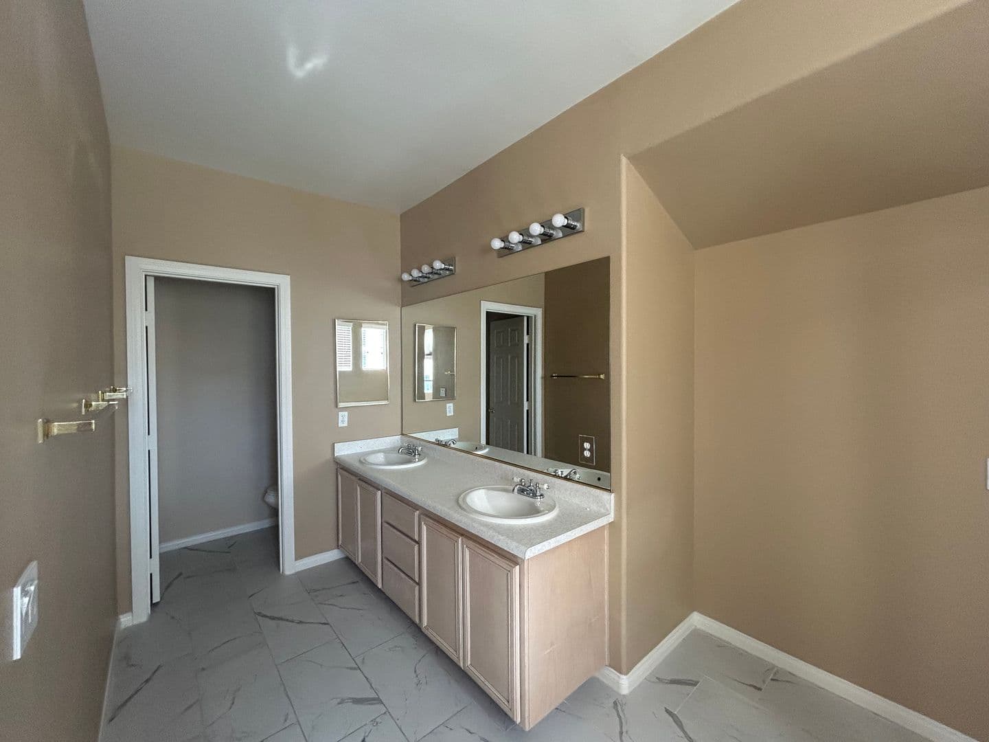 Las Vegas House: 157 Lakewood Garden Drive