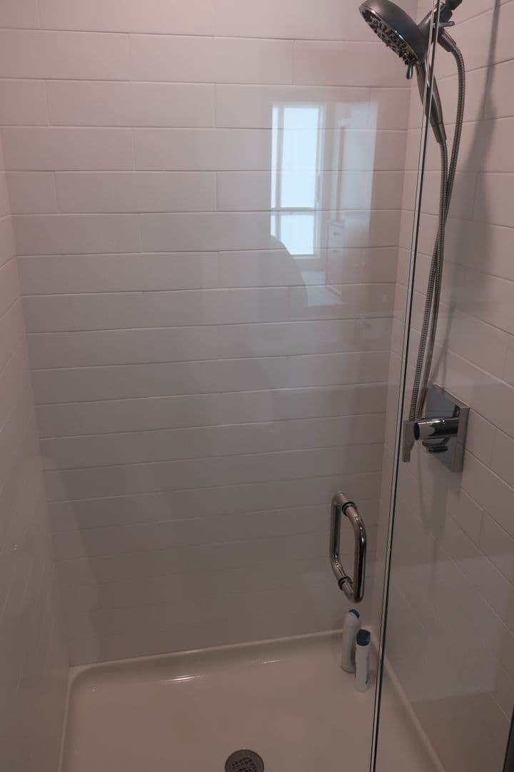 Bellingham Apartment: 20 Bellwether Way