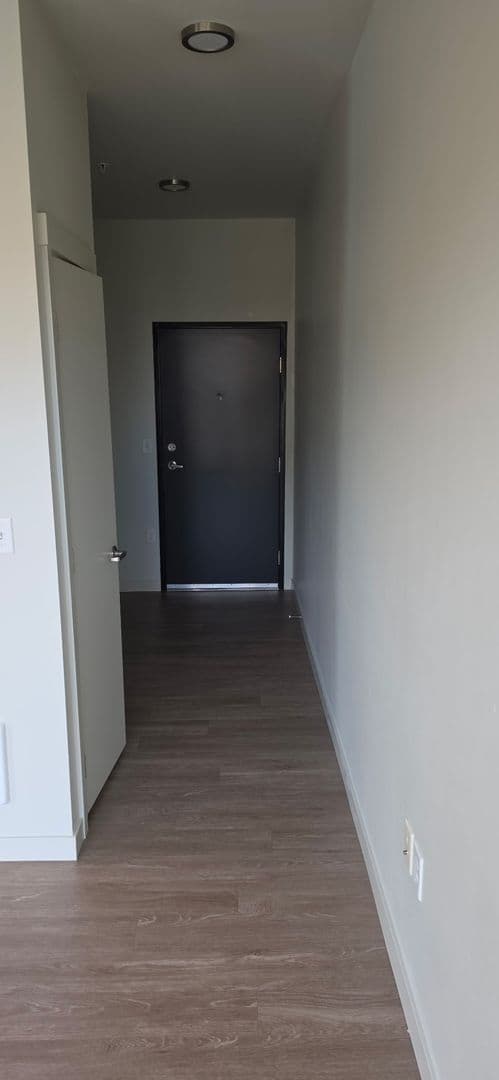 Bellingham Apartment: 20 Bellwether Way