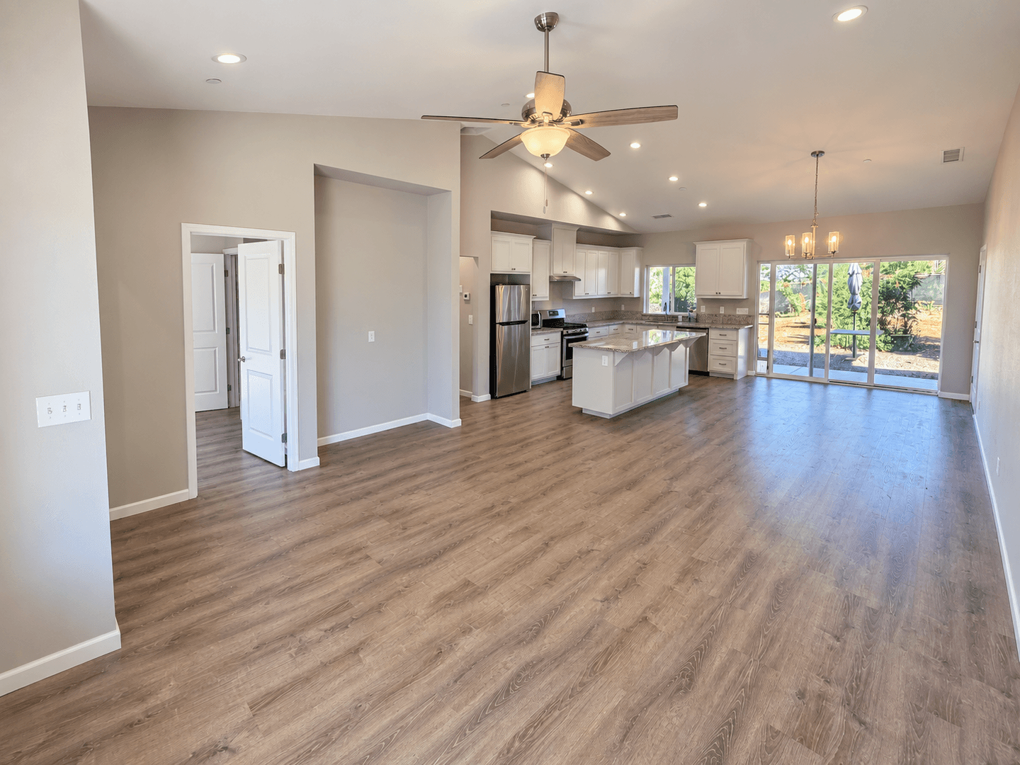 Paradise House: 435 Apple Lane