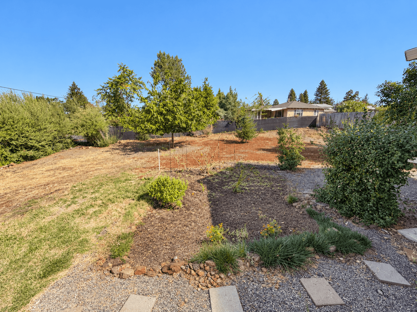 Paradise House: 435 Apple Lane