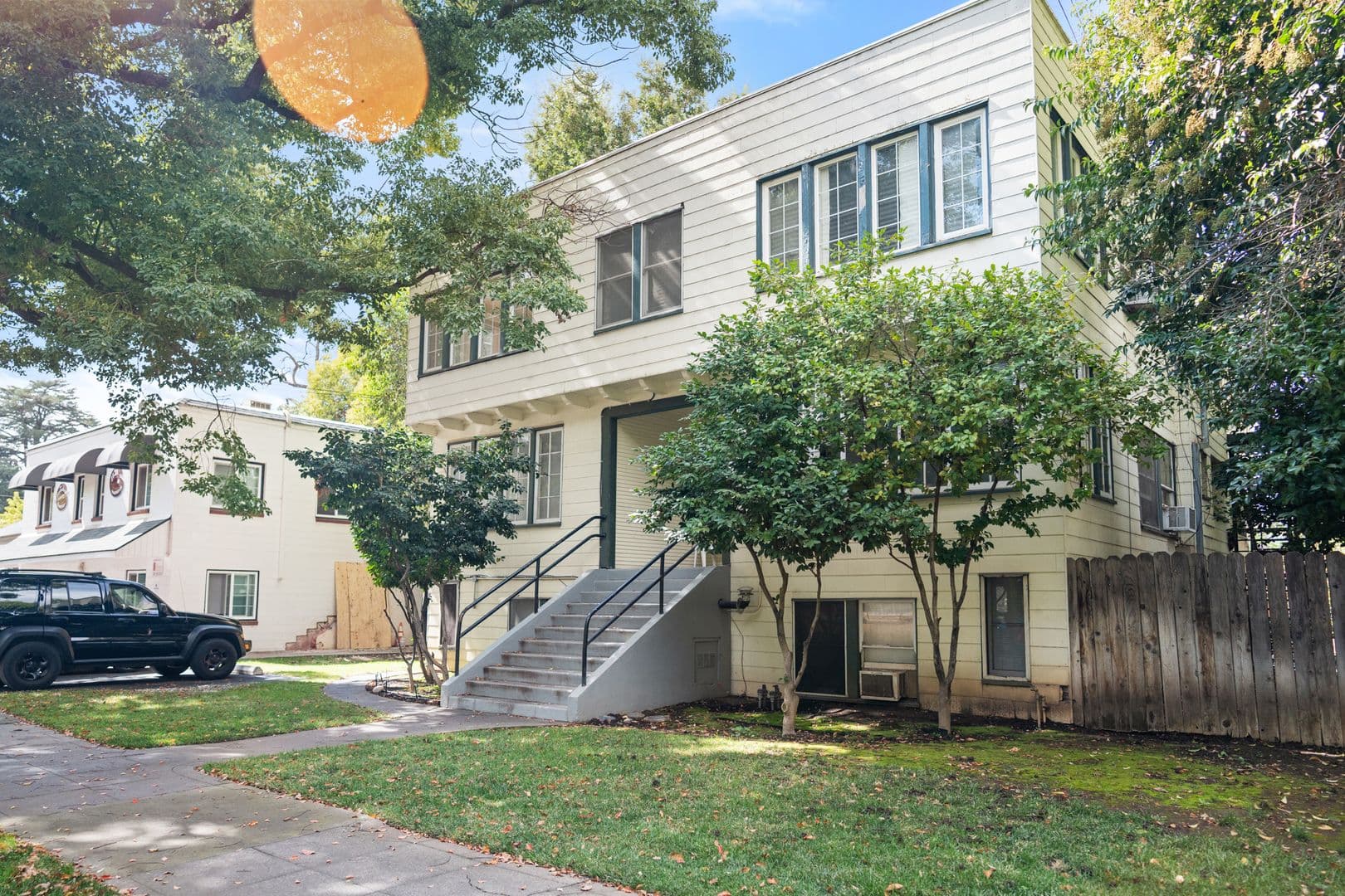 Chico Apartment: 1121 & 1129 Magnolia Ave.