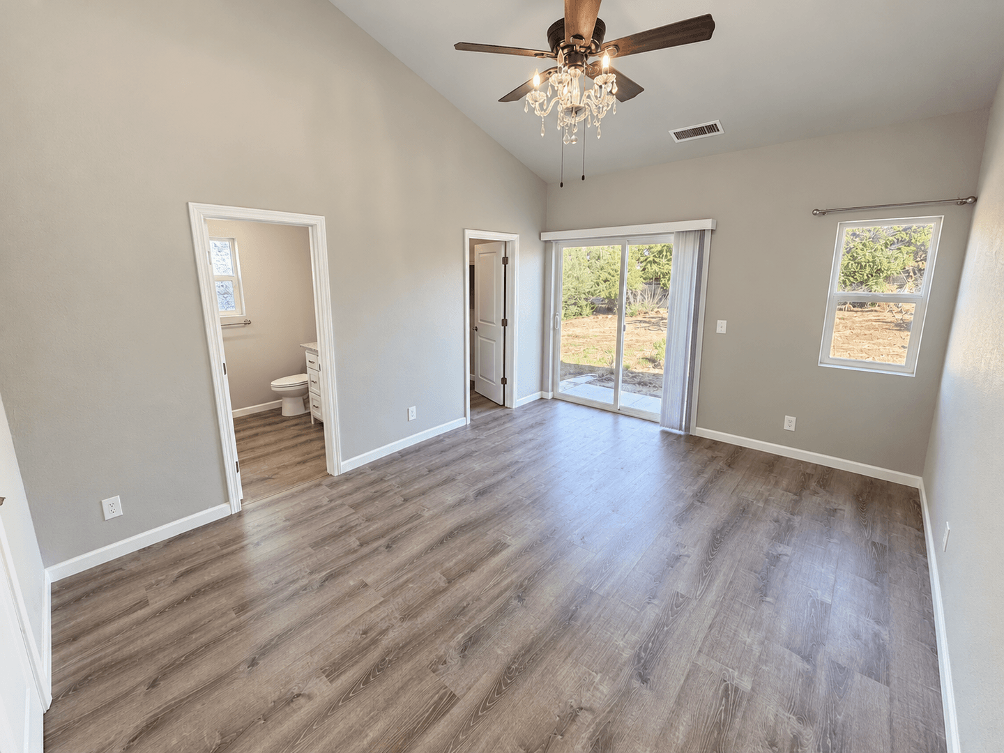 Paradise House: 435 Apple Lane