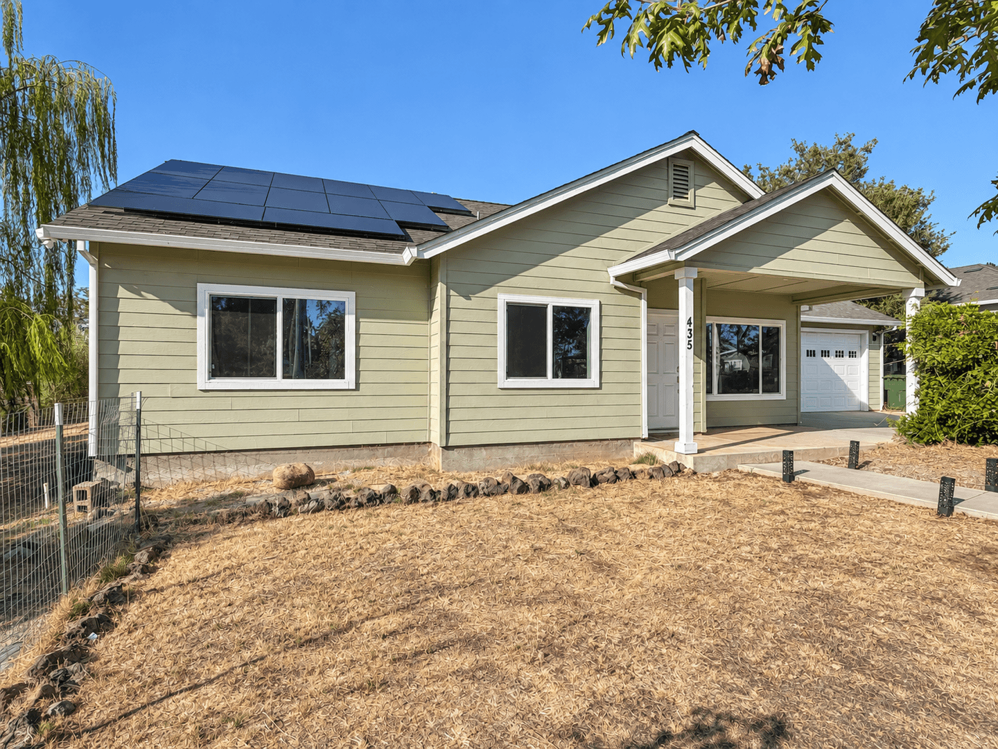 Paradise House: 435 Apple Lane