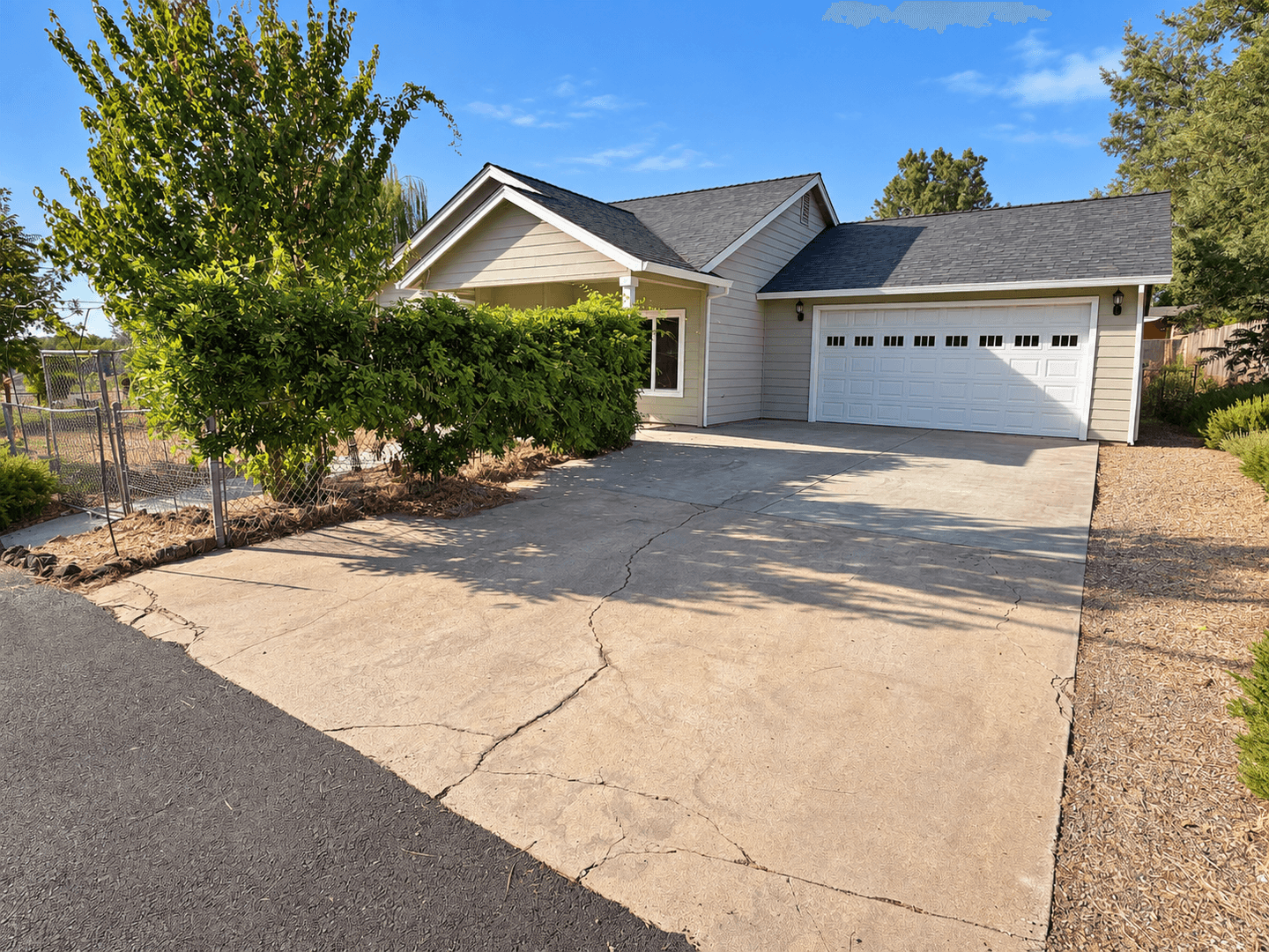 Paradise House: 435 Apple Lane