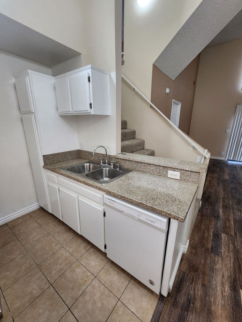 Sunland Apartment: 10500 SHERMAN GROVE AVE