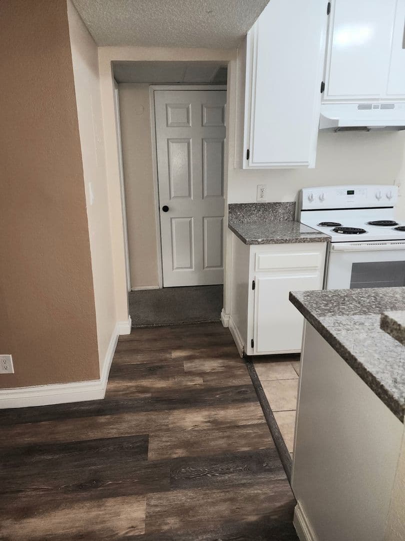 Sunland Apartment: 10500 SHERMAN GROVE AVE