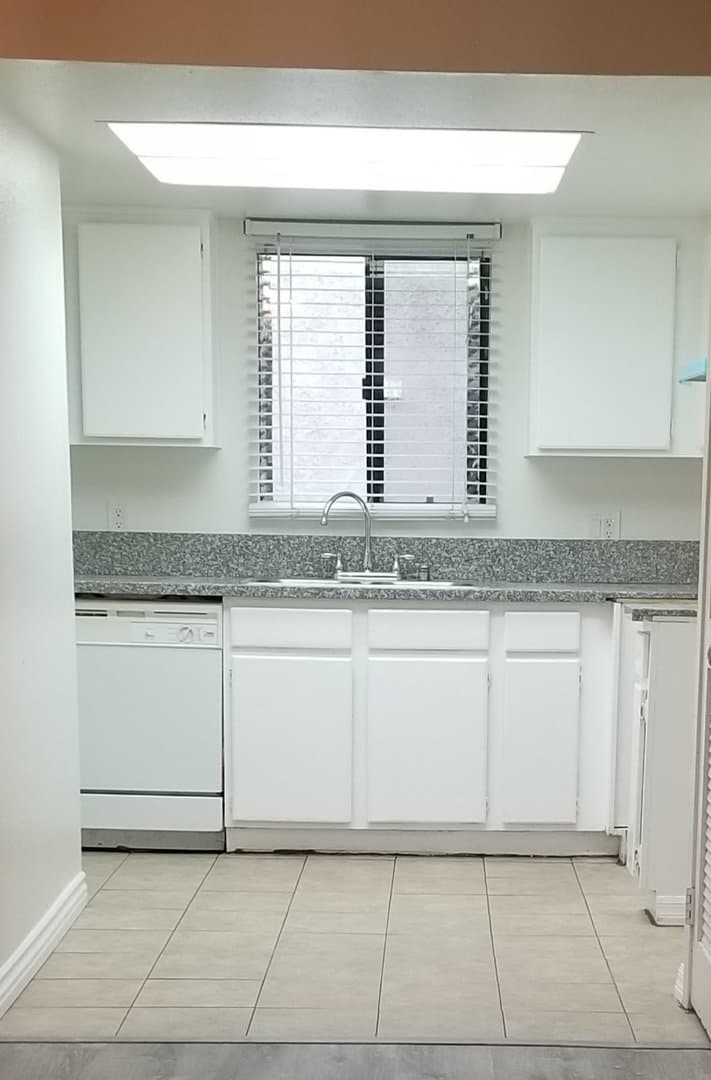 Sunland Apartment: 10523 Floralita Ave
