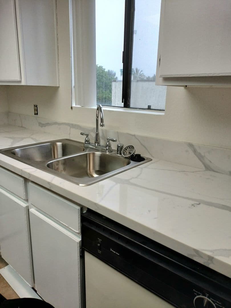 Sunland Apartment: 10523 Floralita Ave