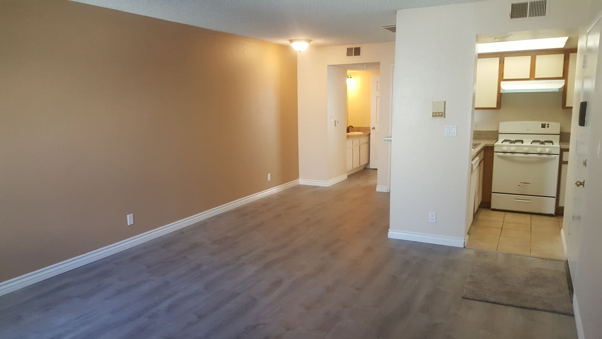 Sunland Apartment: 10523 Floralita Ave